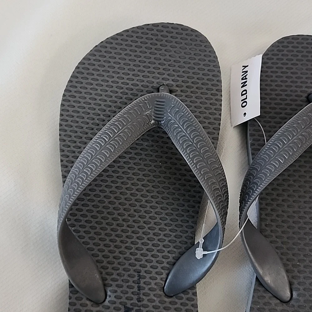 Old Navy Flip Flop Size: 12-13